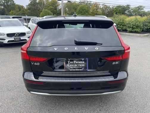 2024 Volvo V60 Cross Country B5 Plus
