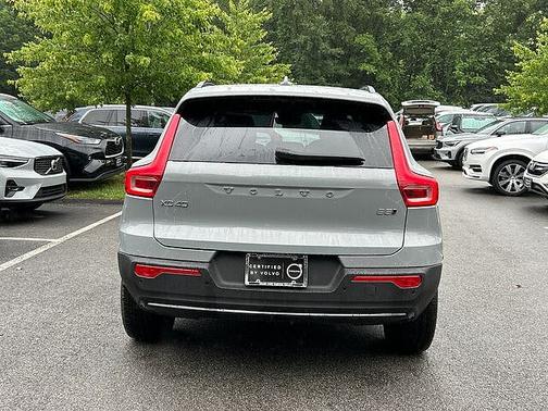 Vapour Grey Metallic 2026 Volvo XC40 B5 Plus