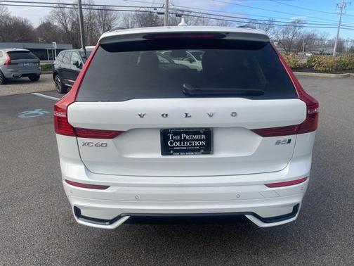 2025 Volvo XC60 B5 Plus