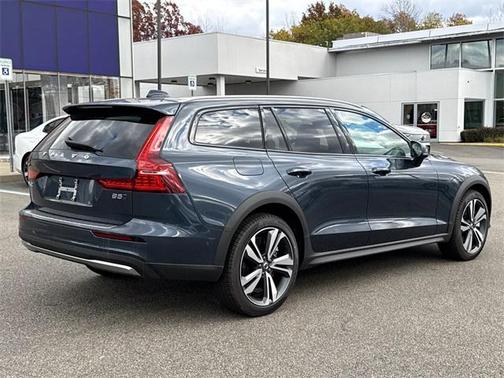 2026 Volvo V60 Cross Country B5 Plus