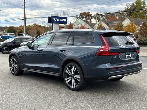 2026 Volvo V60 Cross Country B5 Plus