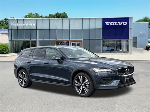 2026 Volvo V60 Cross Country B5 Plus