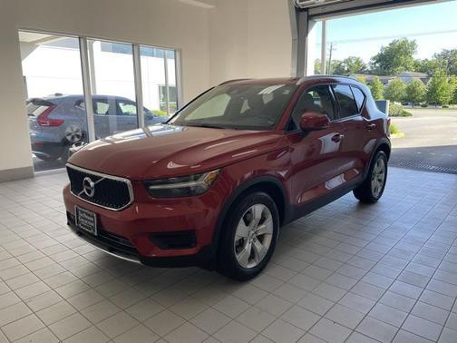 2020 Volvo XC40 T5 Momentum