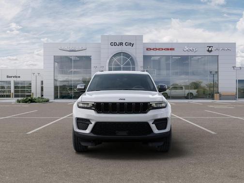 Bright White Clearcoat 2025 Jeep Grand Cherokee Laredo
