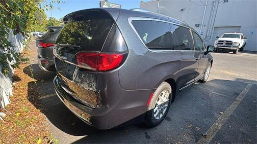 2020 Chrysler Pacifica Touring-L