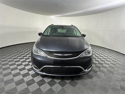 2020 Chrysler Pacifica Touring-L