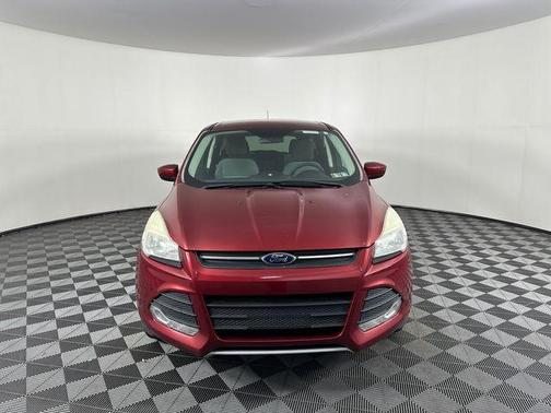 Ruby Red Metallic 2015 Ford Escape SE