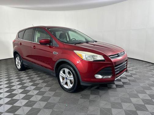Ruby Red Metallic 2015 Ford Escape SE