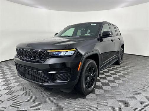 2025 Jeep Grand Cherokee Laredo