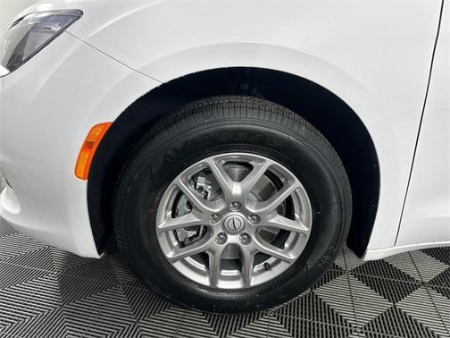 2026 Chrysler Voyager LX