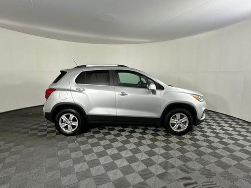 Silver Ice Metallic 2019 Chevrolet Trax LT