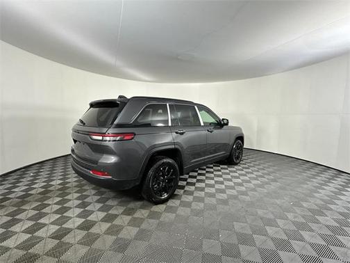 2026 Jeep Grand Cherokee Laredo