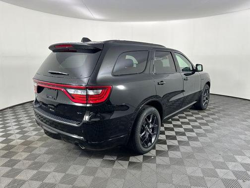 DB Black Crystal Clearcoat 2026 Dodge Durango GT Plus HEMI V8