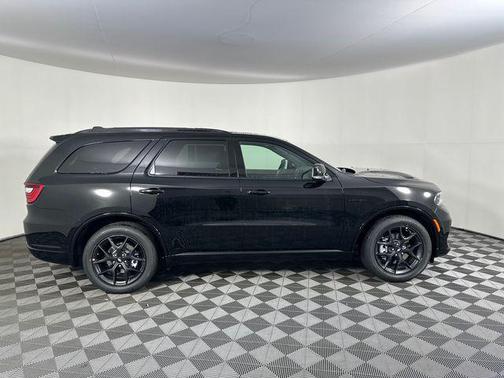 DB Black Crystal Clearcoat 2026 Dodge Durango GT Plus HEMI V8