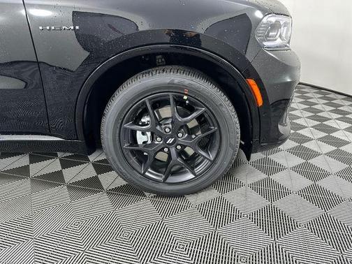 DB Black Crystal Clearcoat 2026 Dodge Durango GT Plus HEMI V8