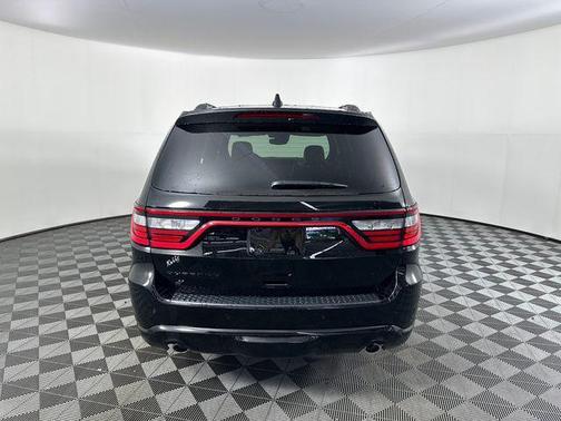 DB Black Crystal Clearcoat 2026 Dodge Durango GT Plus HEMI V8