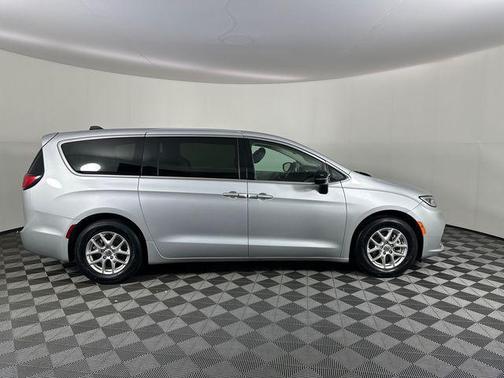 Silver Mist Clearcoat 2024 Chrysler Pacifica Touring-L