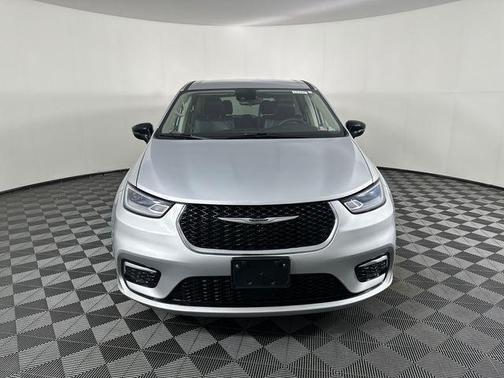 Silver Mist Clearcoat 2024 Chrysler Pacifica Touring-L