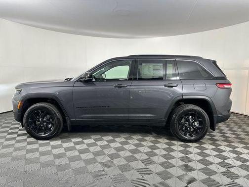 Metallic 2026 Jeep Grand Cherokee Laredo