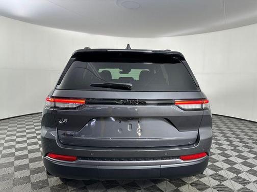 Metallic 2026 Jeep Grand Cherokee Laredo