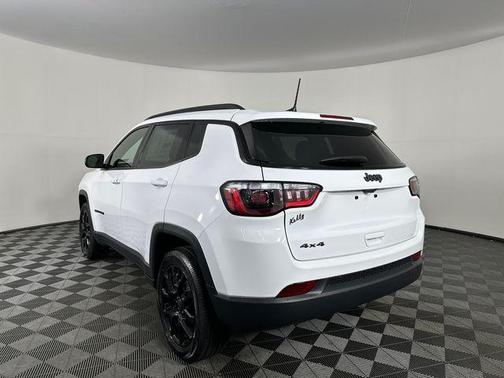 Bright White Clearcoat 2026 Jeep Compass Latitude