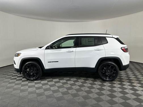 Bright White Clearcoat 2026 Jeep Compass Latitude