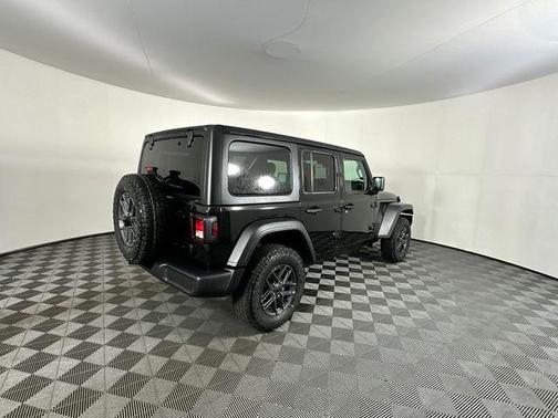Black Clearcoat 2026 Jeep Wrangler Sport
