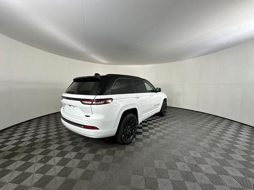 Bright White Clearcoat 2026 Jeep Grand Cherokee Summit