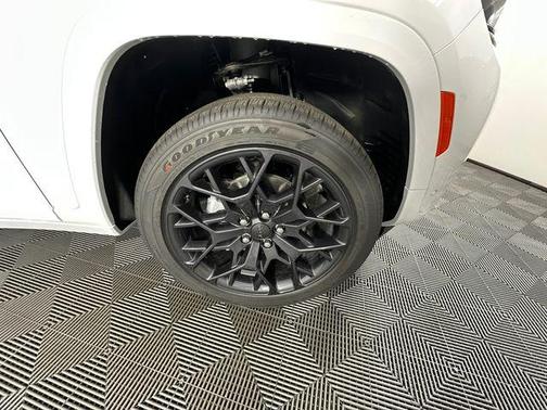 Bright White Clearcoat 2026 Jeep Grand Cherokee Summit