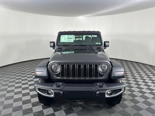 Granite Crystal Clearcoat Metallic 2026 Jeep Gladiator Sport