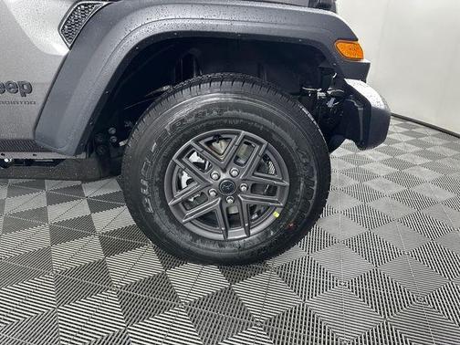 Granite Crystal Clearcoat Metallic 2026 Jeep Gladiator Sport