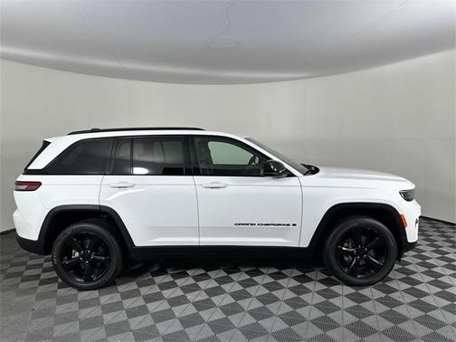 2022 Jeep Grand Cherokee Altitude