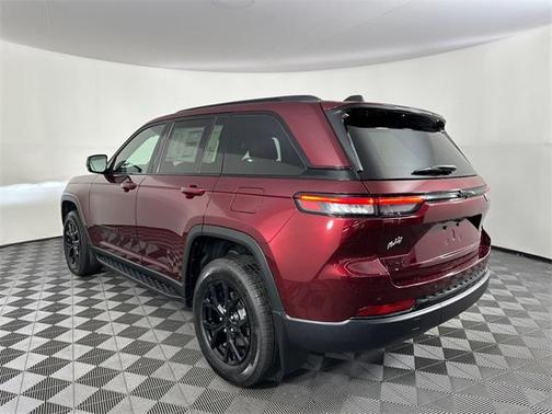 2025 Jeep Grand Cherokee Laredo