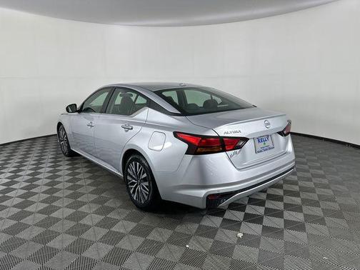 Brilliant Silver Metallic 2023 Nissan Altima 2.5 SV