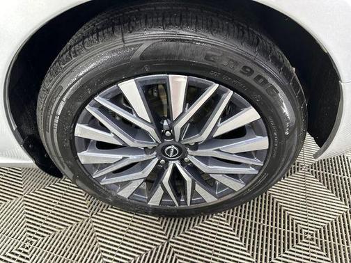 Brilliant Silver Metallic 2023 Nissan Altima 2.5 SV