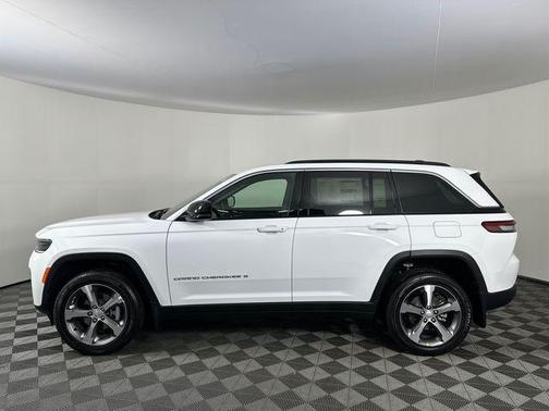 Bright White Clearcoat 2026 Jeep Grand Cherokee Limited