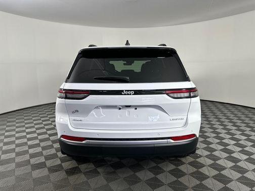 Bright White Clearcoat 2026 Jeep Grand Cherokee Limited