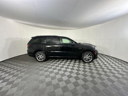 DB Black Crystal Clearcoat 2026 Dodge Durango GT Plus HEMI V8