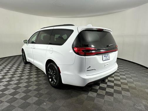 Bright White Clearcoat 2021 Chrysler Pacifica Touring