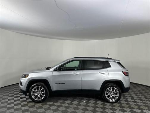 2024 Jeep Compass Latitude Lux
