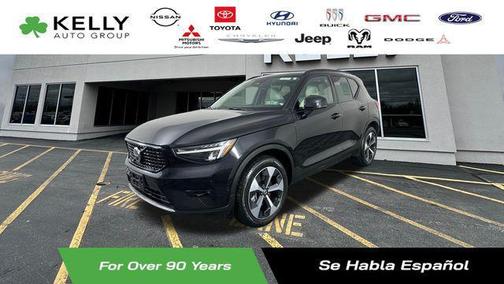 2025 Volvo XC40 B5 Plus Dark Theme