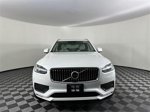 2022 Volvo XC90 T6 Momentum 7 Passenger