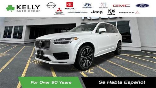 2022 Volvo XC90 T6 Momentum 7 Passenger