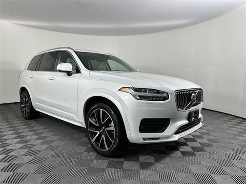 2022 Volvo XC90 T6 Momentum 7 Passenger
