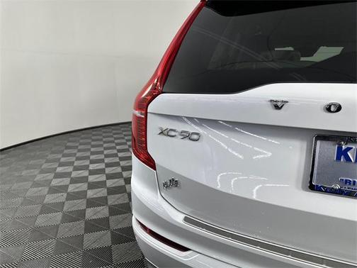 2022 Volvo XC90 T6 Momentum 7 Passenger