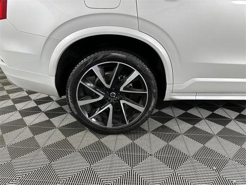 2022 Volvo XC90 T6 Momentum 7 Passenger