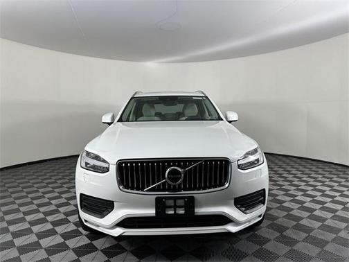 2022 Volvo XC90 T6 Momentum 7 Passenger