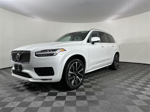 2022 Volvo XC90 T6 Momentum 7 Passenger