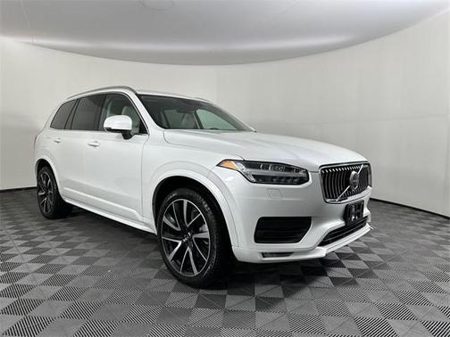 2022 Volvo XC90 T6 Momentum 7 Passenger