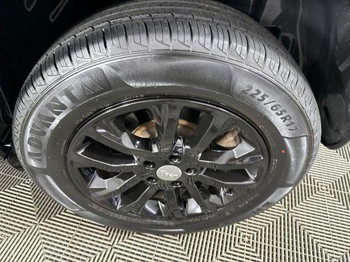 Granite Crystal Clearcoat Metallic 2019 Jeep Cherokee Latitude Plus